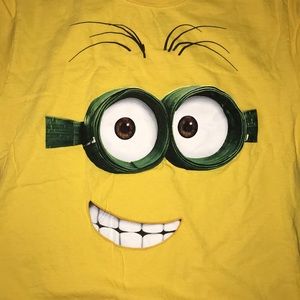 Minion graphic tee
